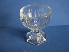 CONTEMPORARY CLEAR GLASS PEDESTAL MASTER OPEN SALT CELLAR w/HEXAGON BASE