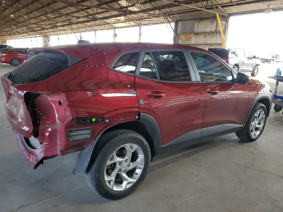 DRIVER SIDE APRON WITH RAIL CUT 60008039 2024-2025 CHEVROLET TRAX Foto 4 de 4