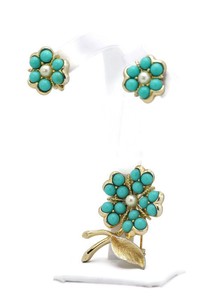 AQUA-FLEUR-Faux-Pearls-amp-Turquoise-Brooch-amp-Clip-Earrings-Set-by-Sarah-Coventry