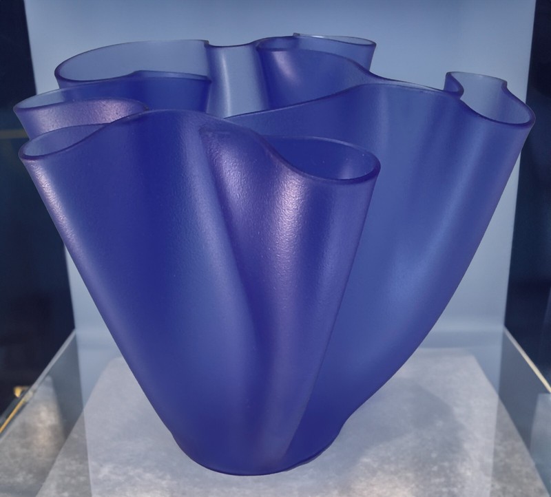 PIETRO CHIESA Fontana Arte  Blue Murano Satin Glass Cartoccio Fazzoletto Vase