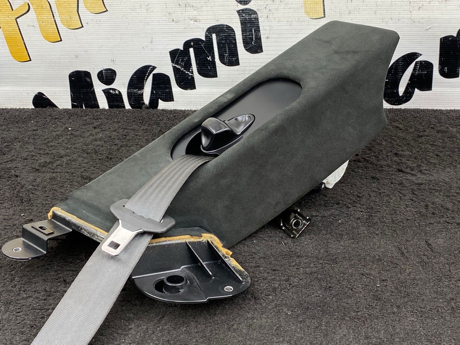 2015 Maserati Granturismo MC OEM Driver Left Front Seat Belt Retractor W/ Cover