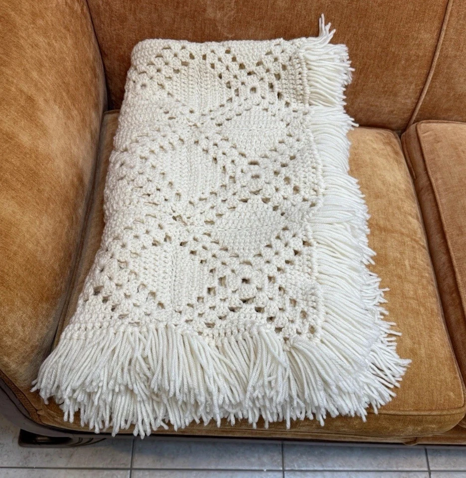 Manta cuadrada de ganchillo Granny Cottagecore de colección marfil crema 55”x46 hecha a mano afgana Foto 4 de 4