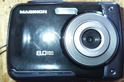 MAGINON Splash 8 Kompakt-Digitalkamera 8,0 MP 2,4'' Display 4x Zoom Schwarz