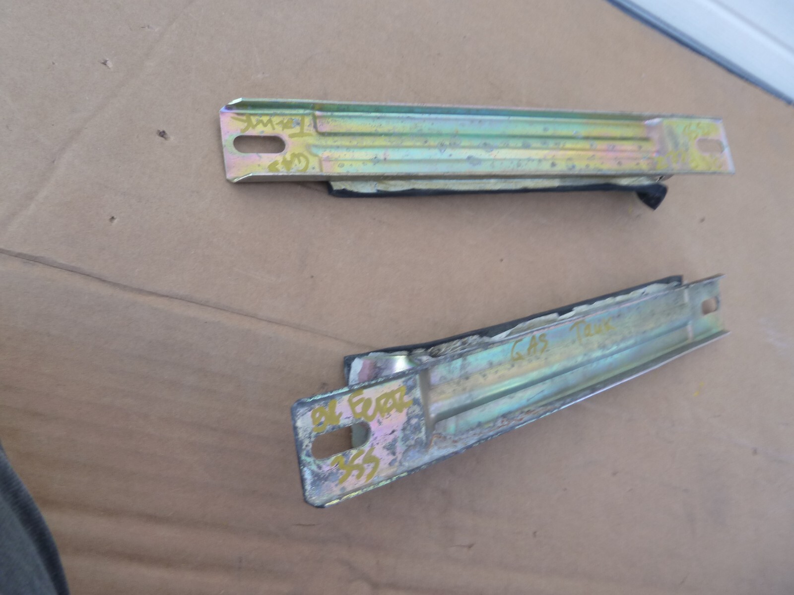 FERRARI 355 Gas Fuel Tank Petrol Container Holders Mounting Support plates F355