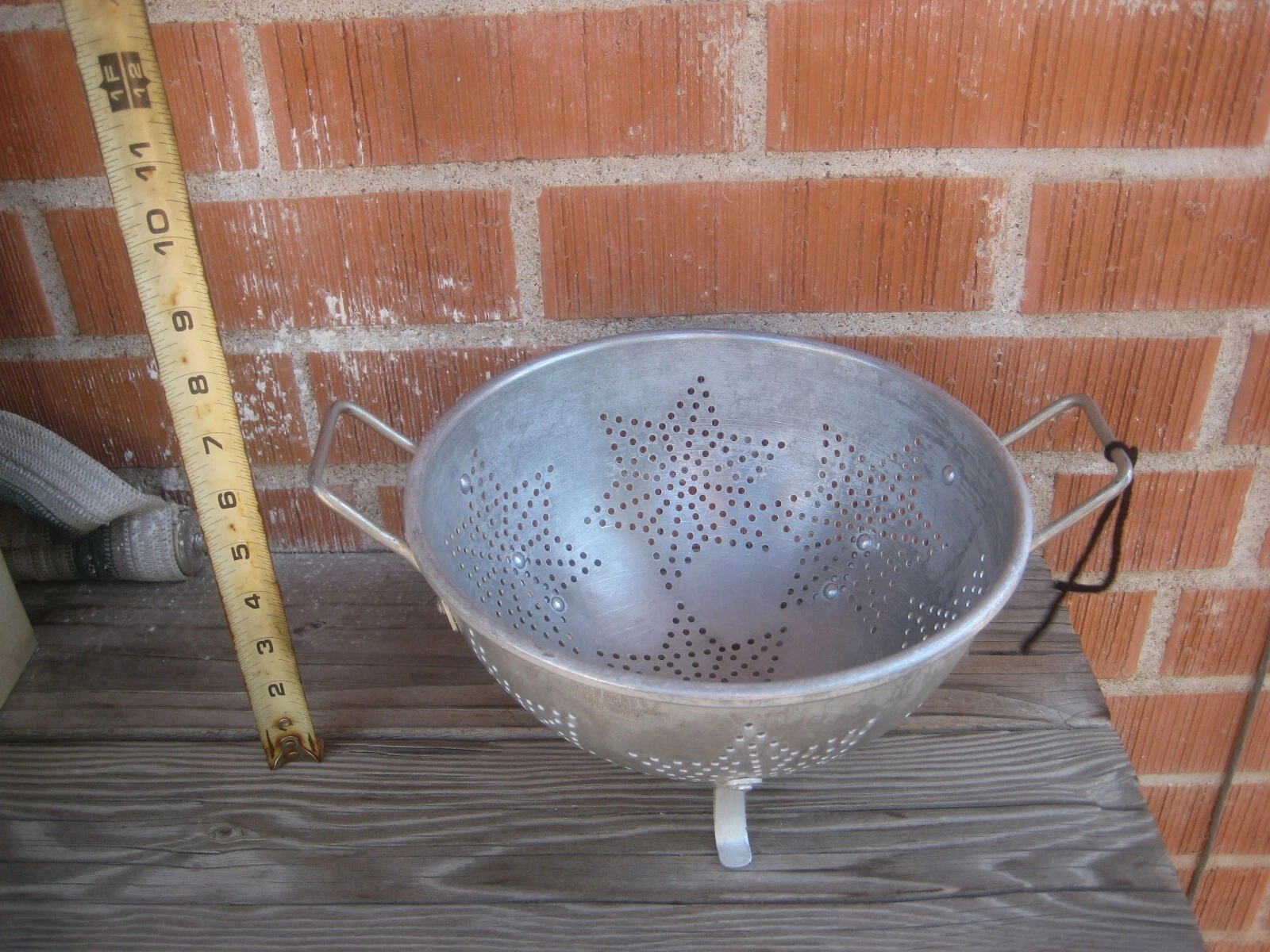 1960s Vintage 9" Diameter MIRRO - Stars *** Thick Aluminum Colander USA
