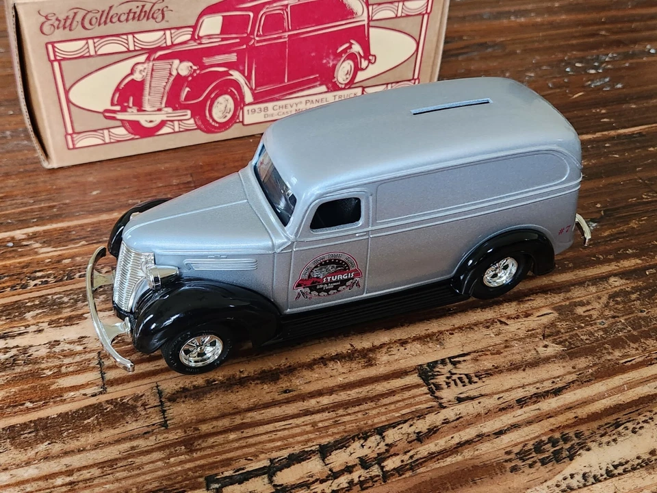 1938 Chevy Panel Truck Bank Die Cast STURGIS Rally Limited 1999 escala 1:25 Ertl - Imagem 2 de 4