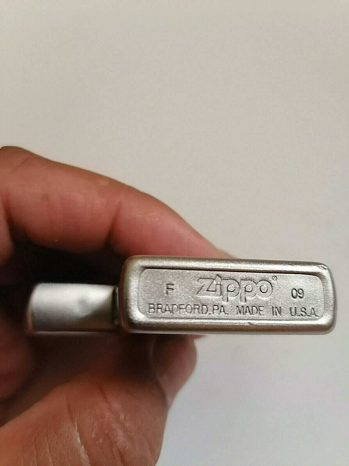 VINTAGE LIGHTER ZIPPO-F-09 BRADFORD P.A MADE IN U.S.A.