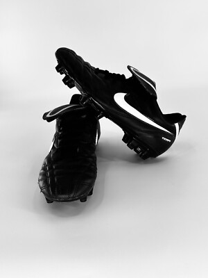 Soccer Boots Nike Magista Opus 43 Nike Tiempo Legend Pro FG