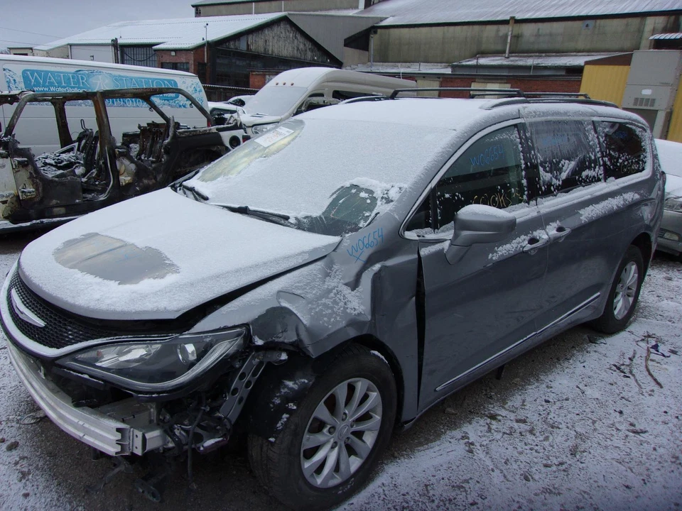 Brazo de control inferior inferior delantero izquierdo usado se adapta a: Chrysler Pacifica 2017 delantero Foto 2 de 4