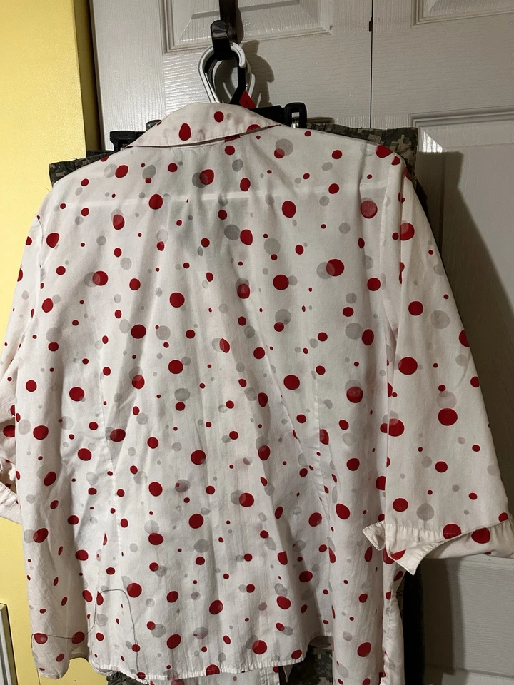 Blusa para mujer Cato rosa lunares mariposa N frontal. Talla 18/20w. Foto 2 de 4