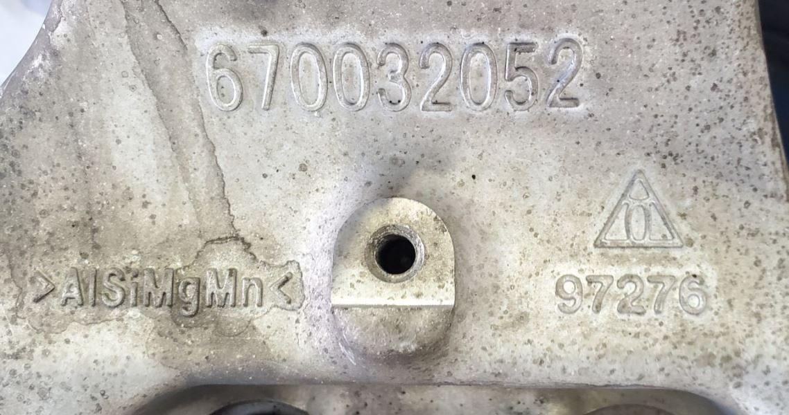 Maserati Levante 2017-2022 Front Right Steering knuckle P/N 670032052