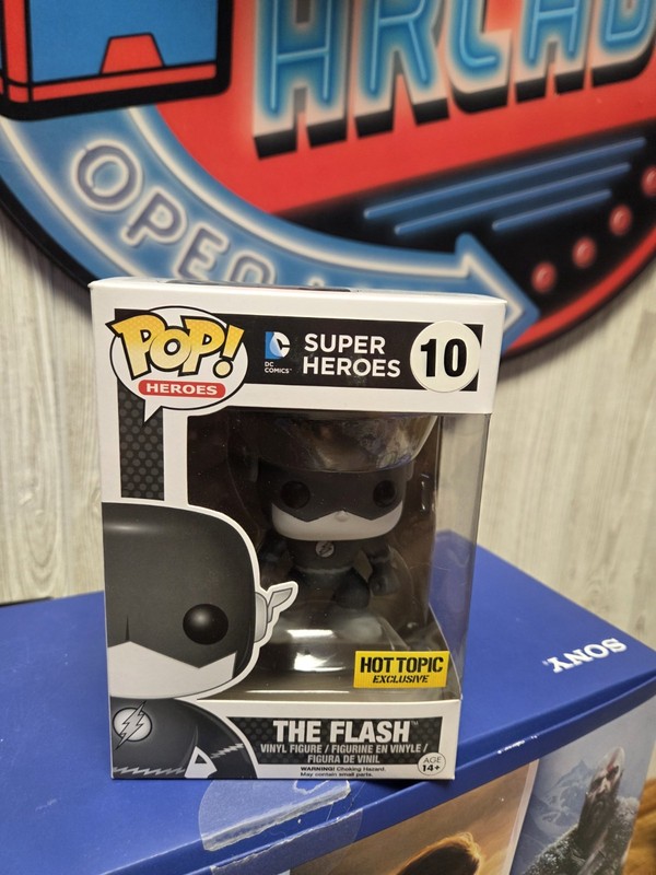 Funko Pop! DC Heroes Flash Black+White Hot Topic Exclusive #10