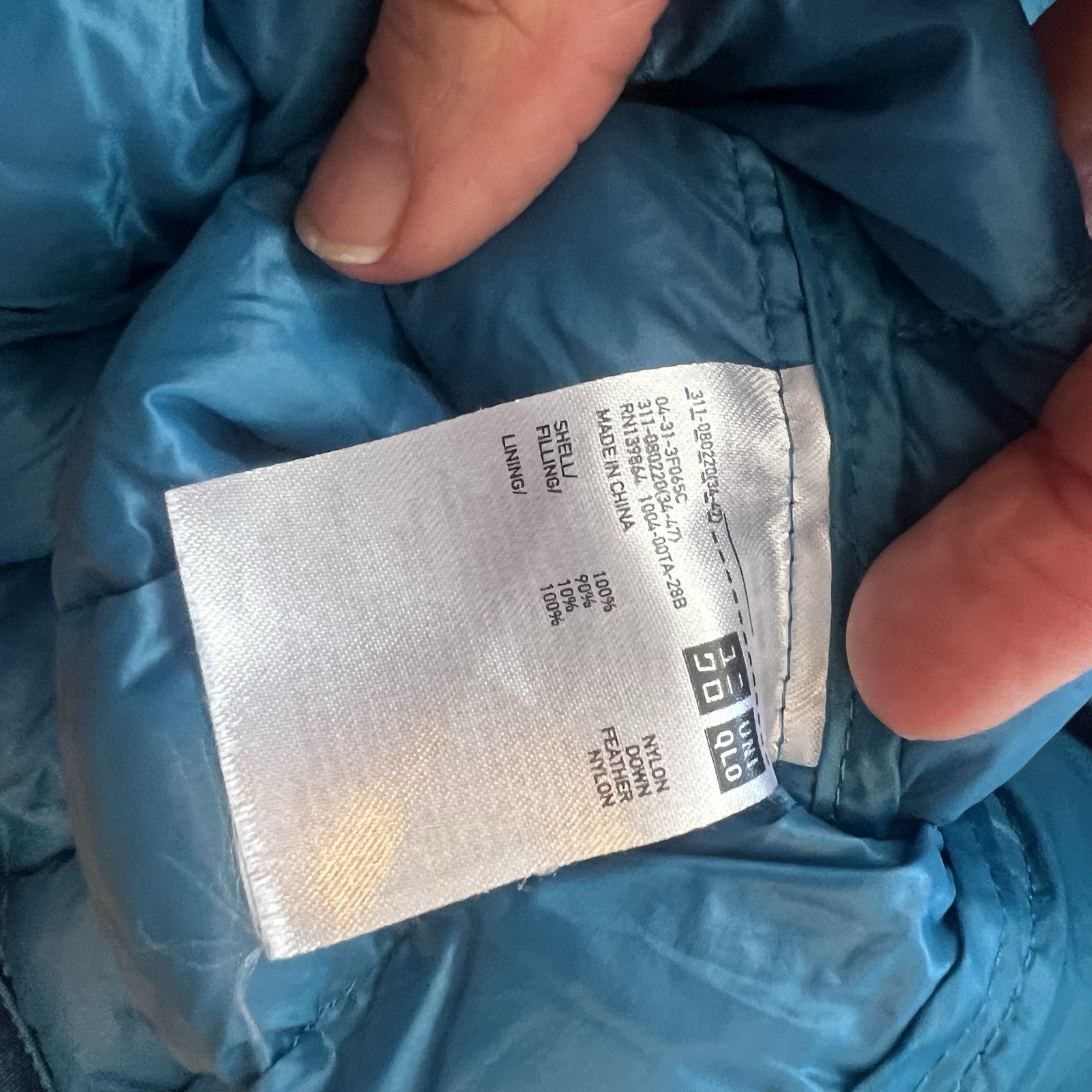 Uni Qlo Packable Down Jacket Size Medium - image 5