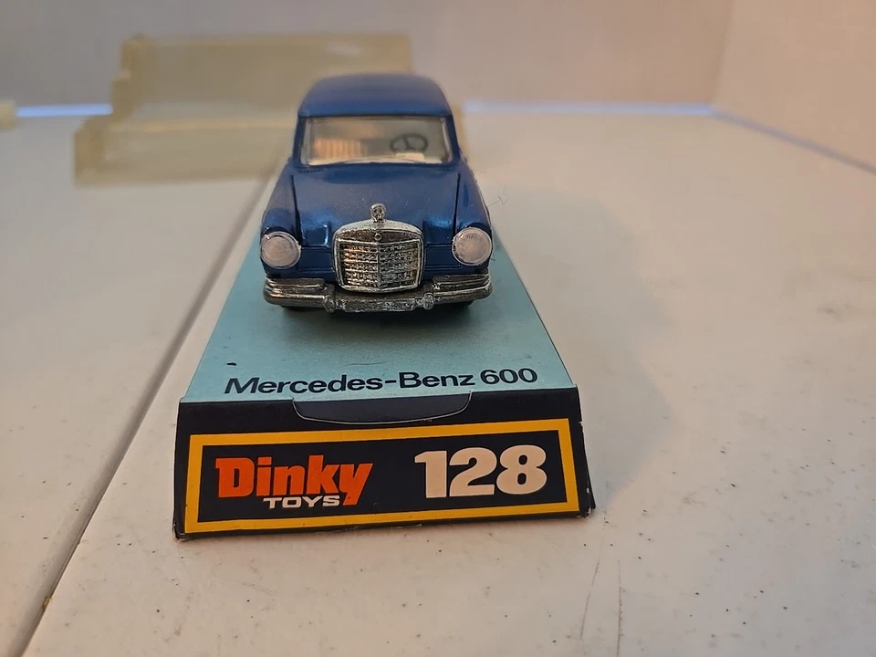 LIMUSINA DINKY Nº128 MERCEDES-BENZ 600 PULLMAN. (Met. CAJA RARA AZUL) Foto 4 de 4