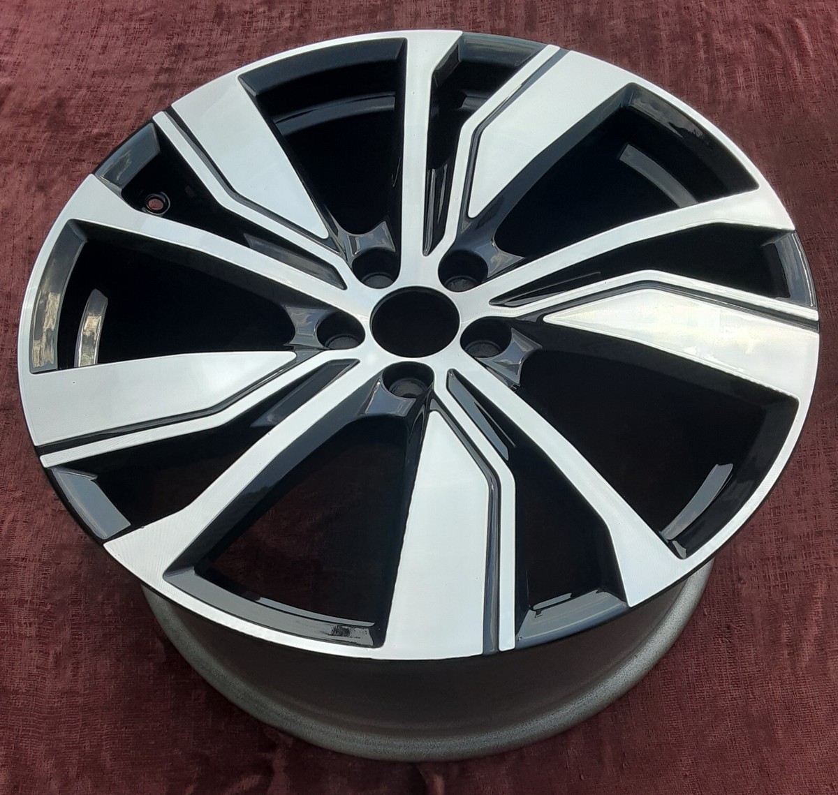 ボルボ xc40純正ホイール 程度良好品】ボルボ XC40 純正 17in 7.5J +50.5 PCD108
