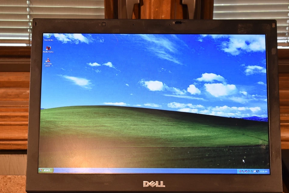 Dell Latitude E6410 Intel Core i7-640M 4GB RAM 320GB HDD Windows XP Pro 32 bits Foto 2 de 4