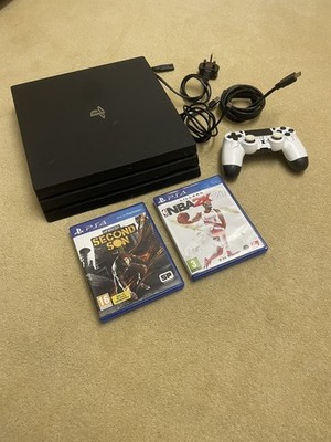Sony Playstation 4 Pro 1TB Schwarz Spielekonsole Bundle mit Controller & 2 Spielen 