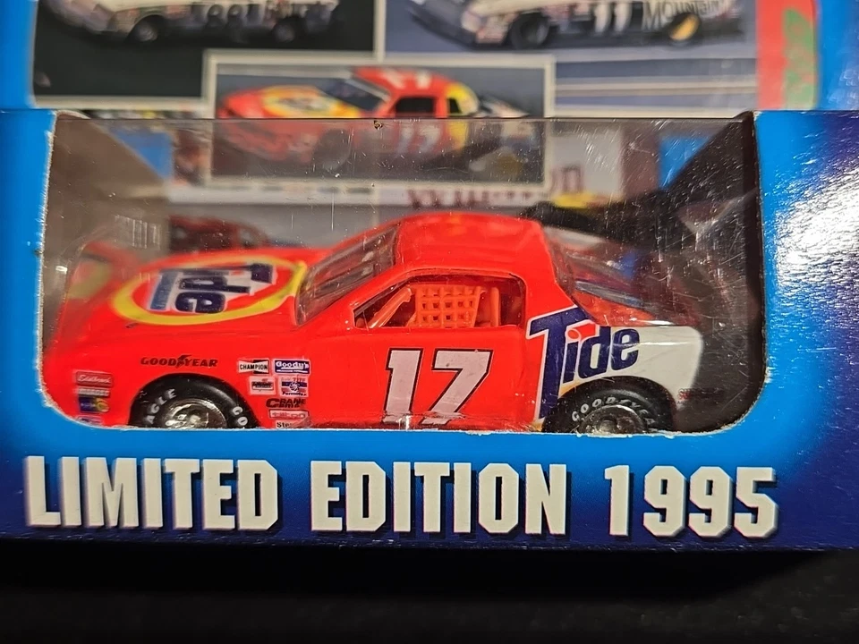 1995 Darrell Waltrip #17 Tide Action ARC 1:64 scale car - Image 2 of 4