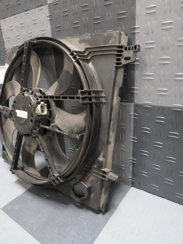 Conjunto de ventilador de refrigeración radiador Nissan Rogue Sport Qashqai 2017-2022 OEM 21481-6MA0B Foto 3 de 4