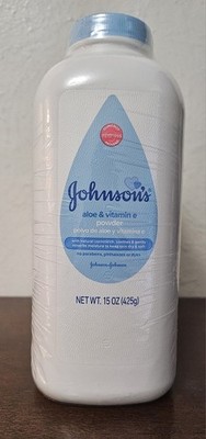 Johnson's Aloe & Vitamin E Baby Body Powder 15 oz (425 g) 3-Pack
