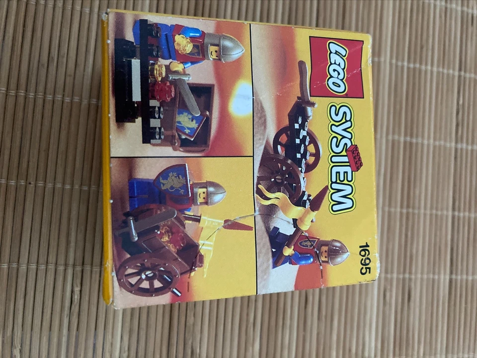 Lego collector 1992 chevalier médiéval et coffre trésor SYSTEM n°1695  - Photo 2/4