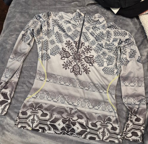 Athleta Running Wild Half Zip Top Electro Grey Snowflake