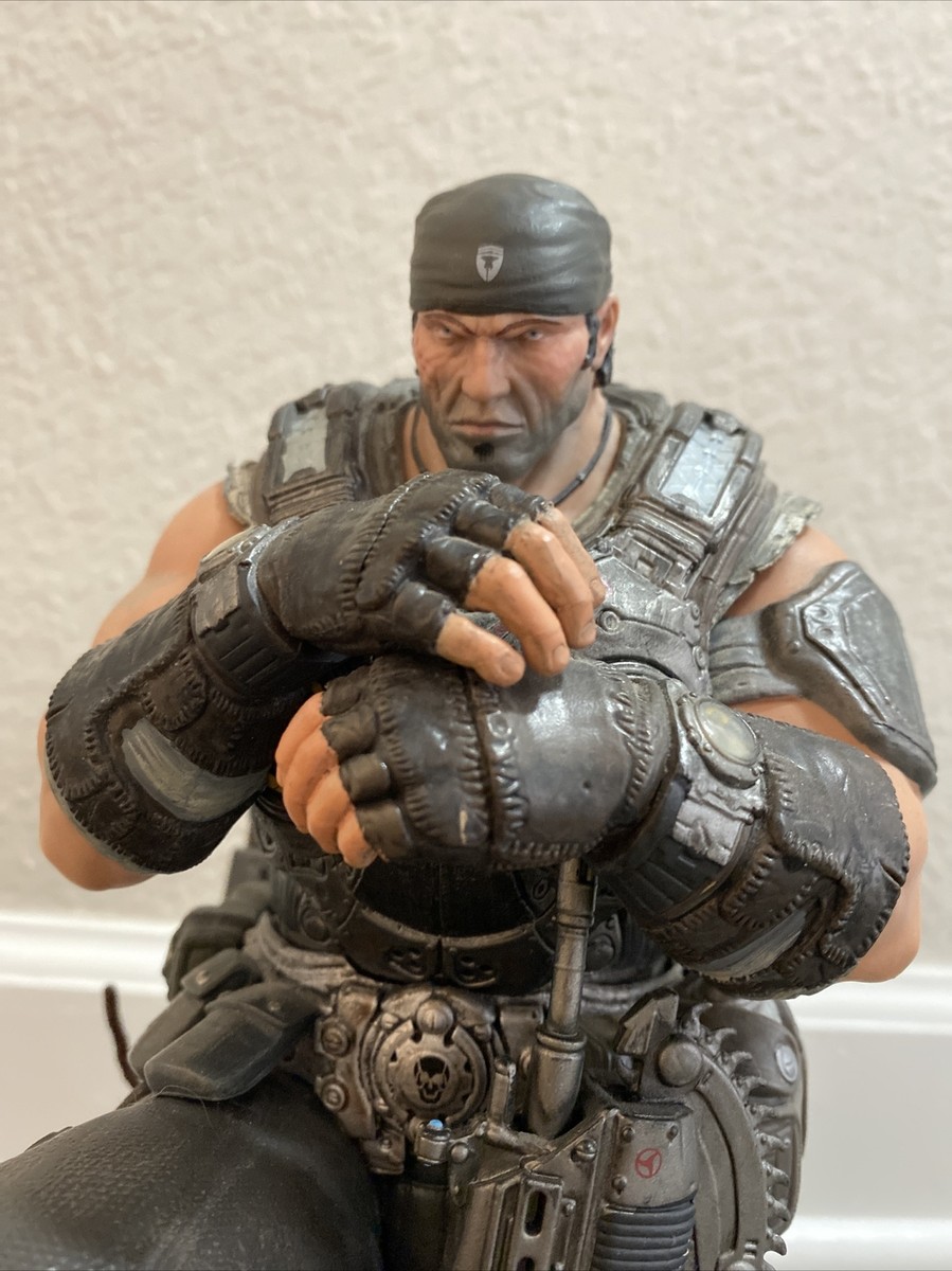 Gears of War 3 Limited Edition Marcus Fenix Collectors Figure