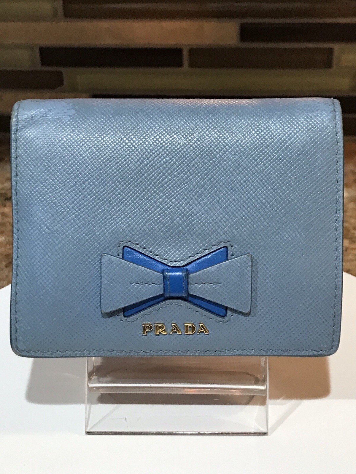 Prada Saffiano Leather Bifold Wallet – Timeless Luxury Design