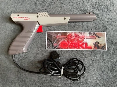 Zapper Pistolet Gun OFFICIEL pour Nintendo NES - Fonctionnel Gris 1ere Edition - Photo 1/2