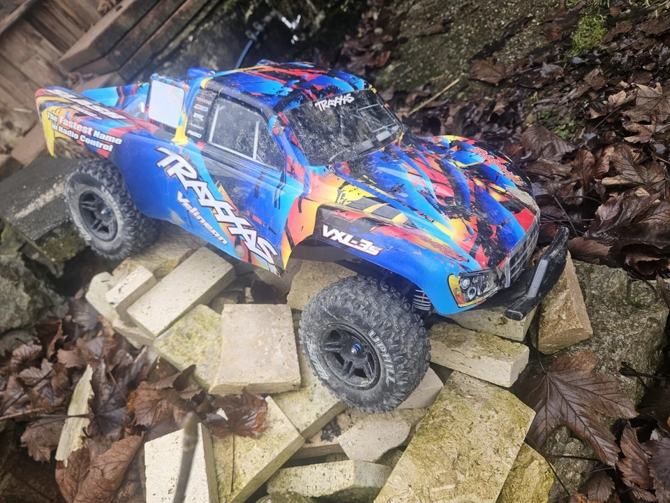 Traxxas  Slash 4X4 Brushless 1:10 Truck 4WD Mit vielen Ersatzteilen - Bild 4 von 4