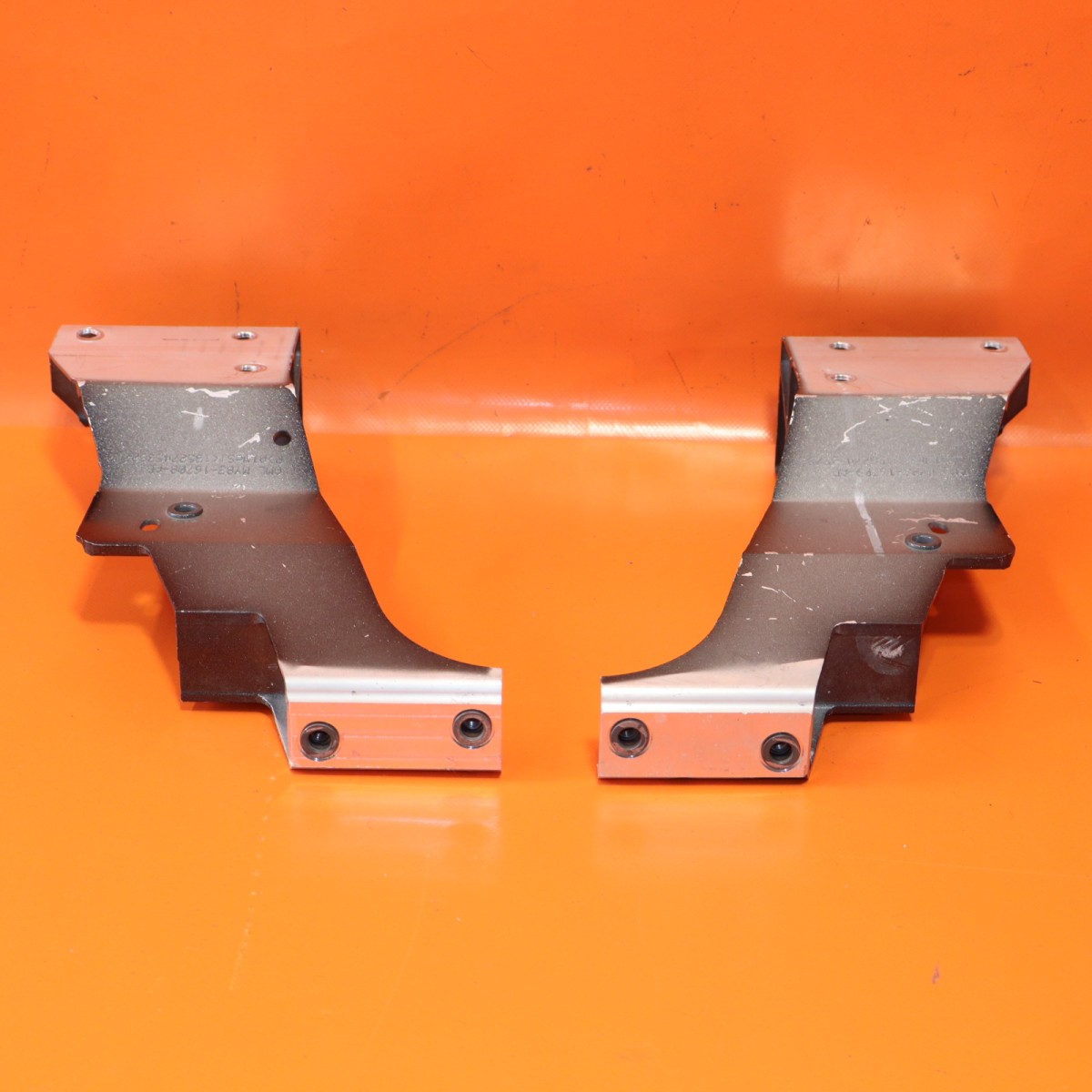 ASTON MARTIN DBX CROSSMEMBER BRACKET LEFT RIGHT 2021-2024 MY83-16708-AB OEM
