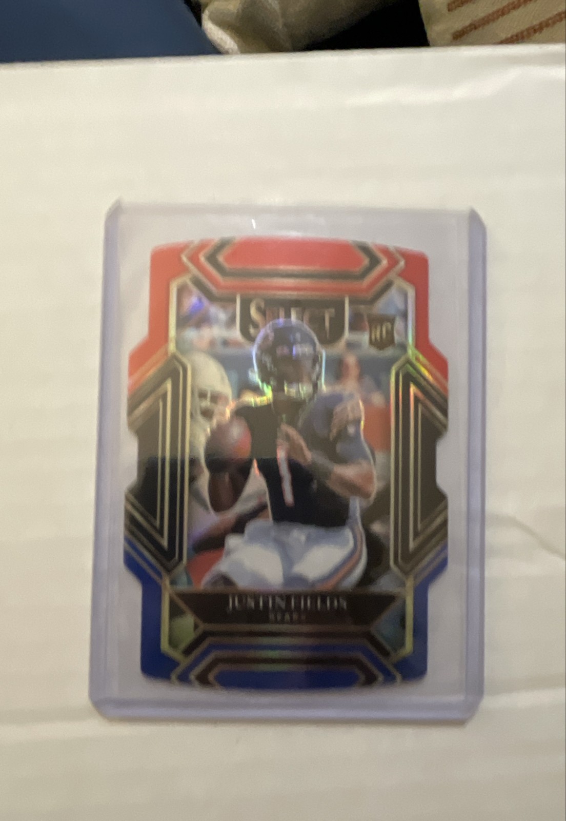 2021 Panini Select - Club Level Justin Fields #250 Red & Blue Prizm Die-Cut (RC)