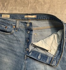 Levi  s Wedgie Straight Jeans Women  s Size 28 High Rise Button Fly Medium Wash