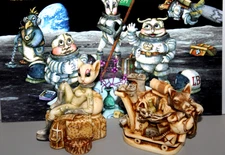 2001 Planet HK Royal Watch Collector's Club Kit Harmony Kingdom Wolfie & Minx