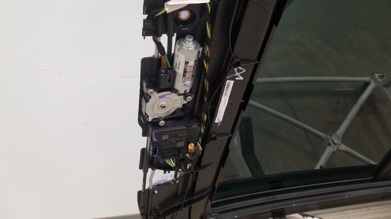 17 BENTLEY BENTAYGA COMPLETE PANORAMIC ROOF GLASS TRACK ASSEMBLY