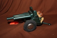 EXCELLENT NOMURA TIN AA GUN TRAILER WITH 2 SOLDIERS MADE IN JAPAN-1950'S