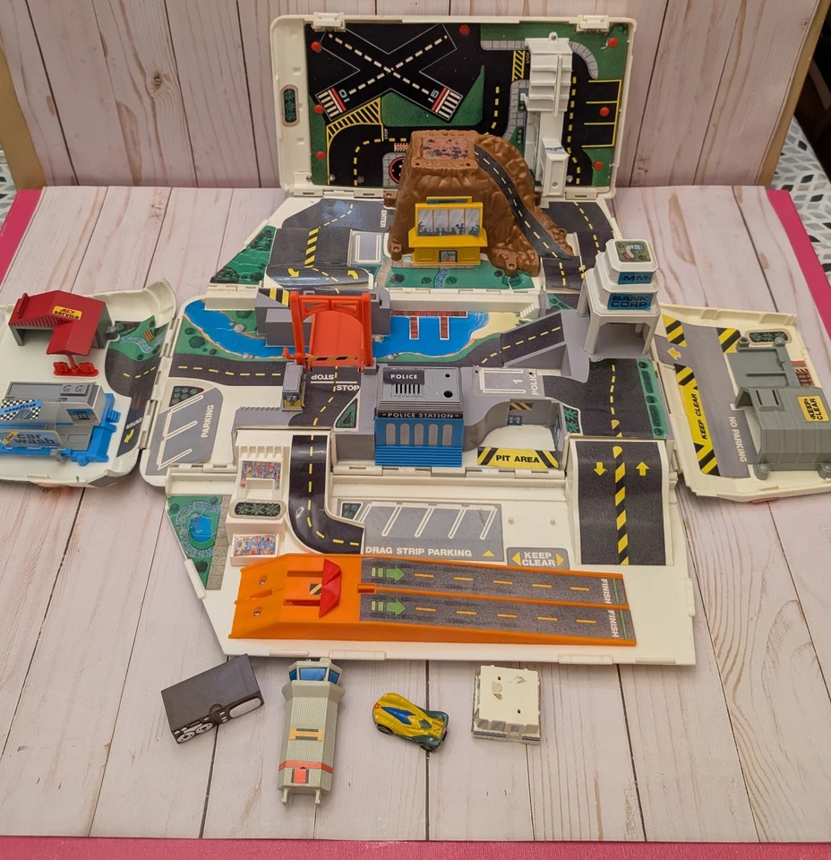 1991 Micro Machines SUPER VAN CITY Fold Out Playset Galoob Camper RV - Image 3 of 4