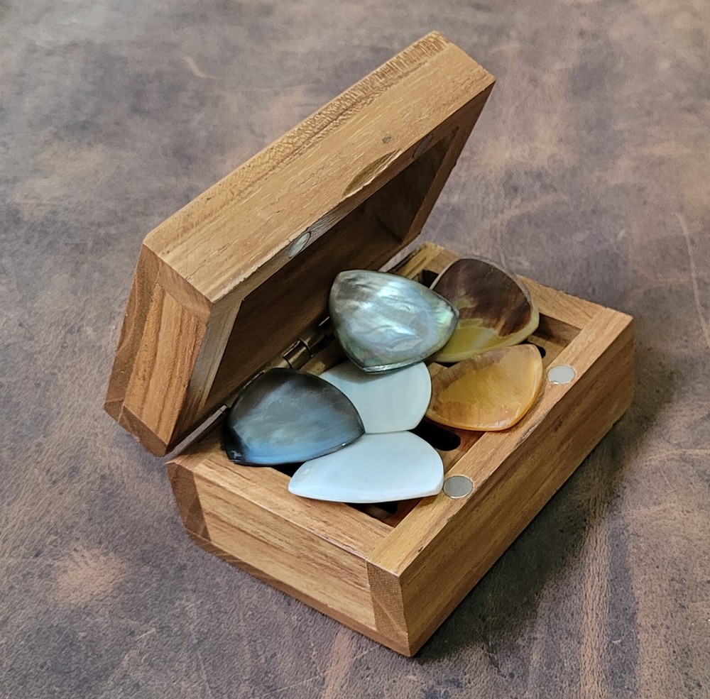 Unique Premium Seashell Guitar Pick Set of 6 in Teak Wood Box