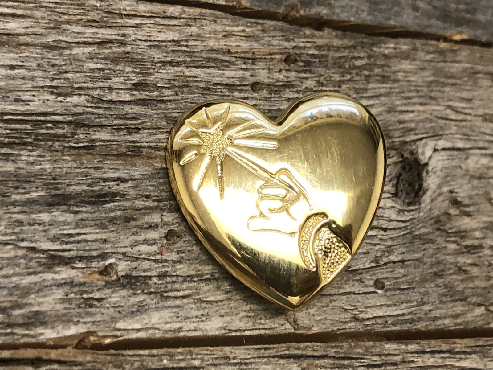 Disney Pin 7939 Gold Heart Arm Wand Variety club Charity brooch mickey sorcerer