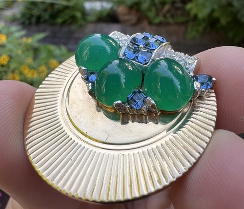1950's MARCEL BOUCHER Gold Tone Green Cabochon Brooch Numbered 3560 - Picture 5 of 16