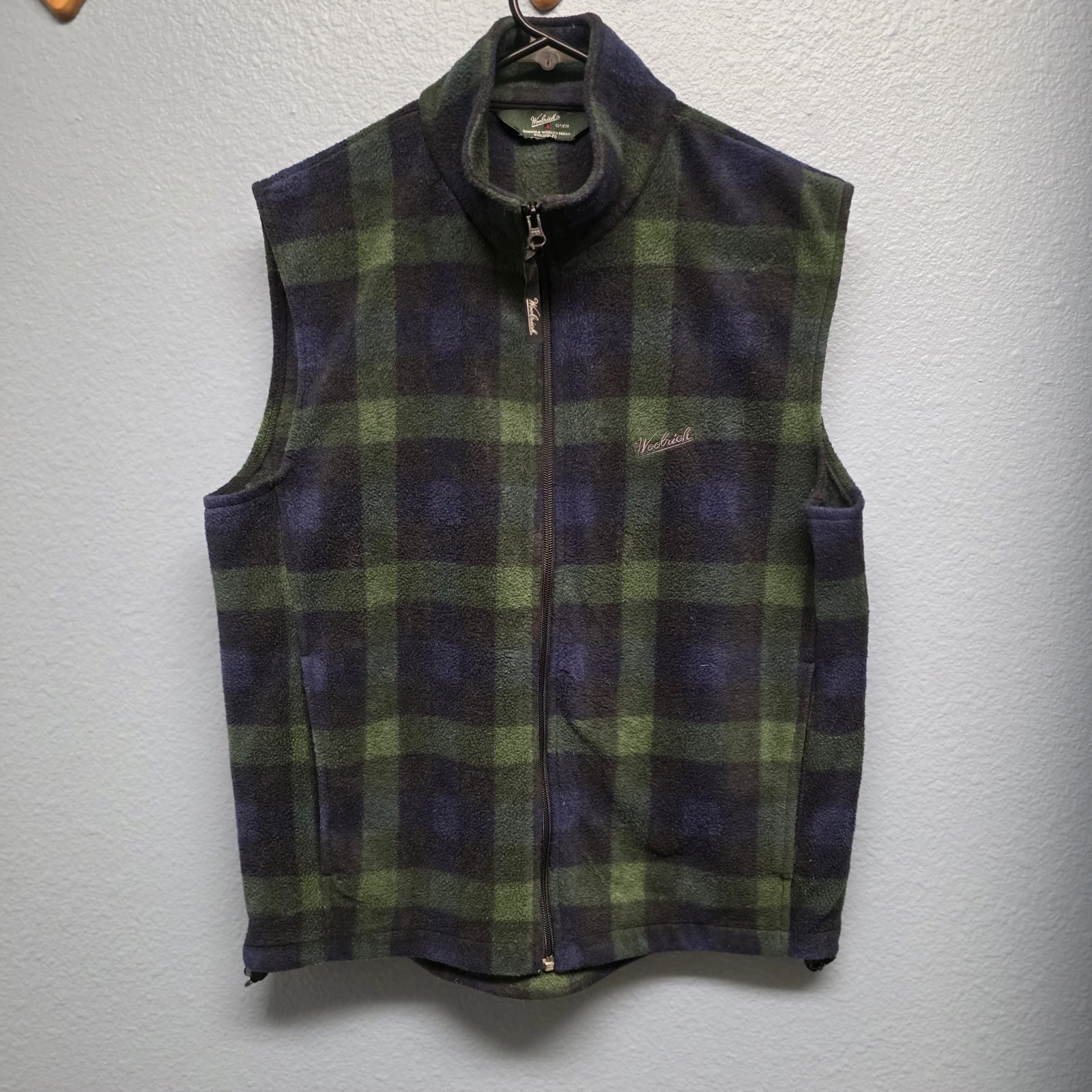 Woolrich Mens Large Blue Plaid Fleece Vest Full Zip Outdoors Hiking Cabin Core
Opens in a new window