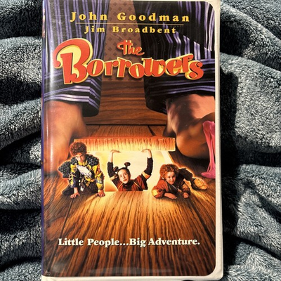 #ad The Borrowers VHS 1998 Clamshell John Goodman Jim Broadbent $4.99