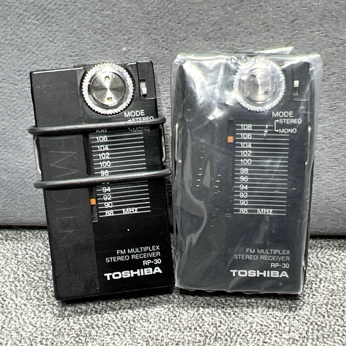 002 TOSHIBA RP-22 FM AM 2BAND レシーバー ラジオ 当時物 レア レトロ