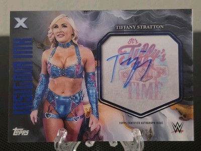 Tiffany Stratton 2025 Topps Exalted WWE Auto Insignia Ink Blue /25 Tiffy Time