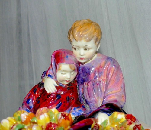 1920s Royal Doulton POTTED Leslie Harradine The Flower Selllers Children HN1342 - Picture 4 of 17