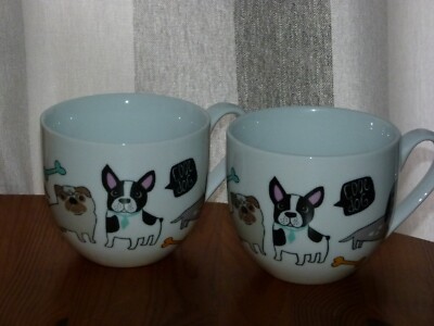 Zwei (2) Frühstückstassen in guter Größe Hund Design ca. 10,5 cm breit x 10 cm hoch