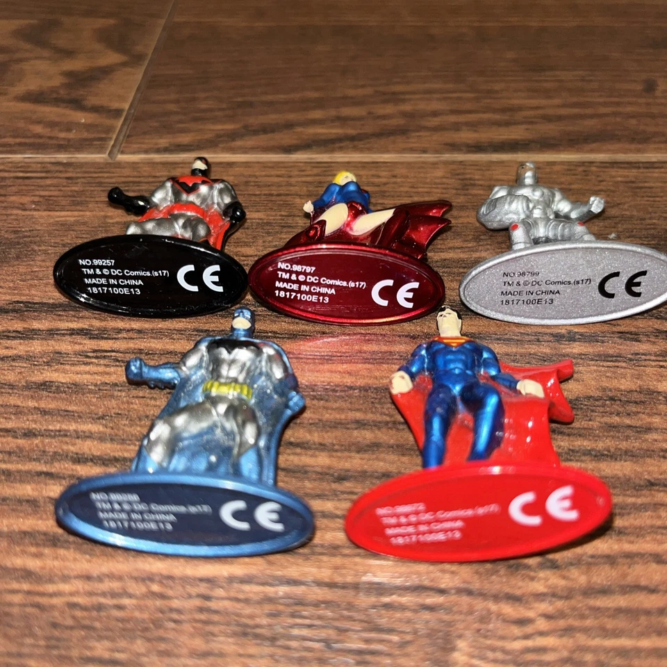 Lote de minifiguras fundidas a presión coleccionables de Superman 2017 DC Comics Nano Metalfigs de 1,5" Foto 3 de 3