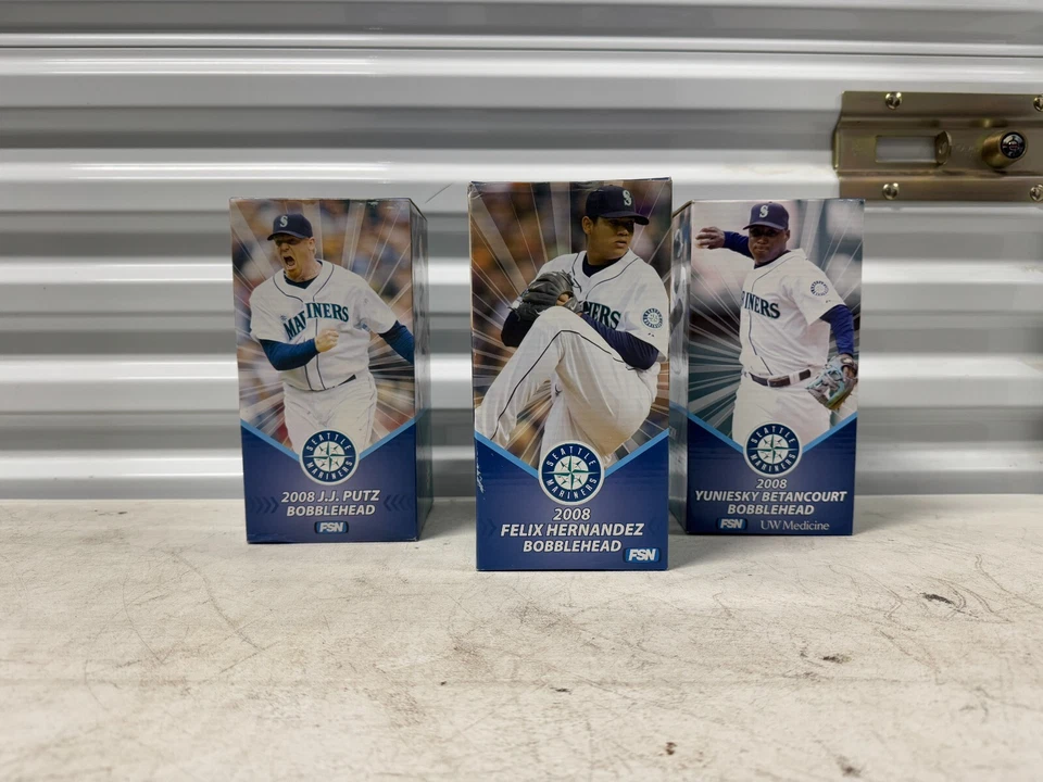 3PCS 2008 Vintage Yuniesky Betancourt & Felix Hernandez and J.J Putz Bobblehead - Image 3 of 4