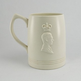KEITH MURRAY WEDGWOOD POTTERY 1937 GEORGE VI CORONATION TANKARD