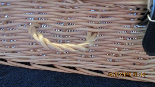 NATURAL WICKER HAMPER BASKET 32 X 22 X 15CM - Picture 3 of 9